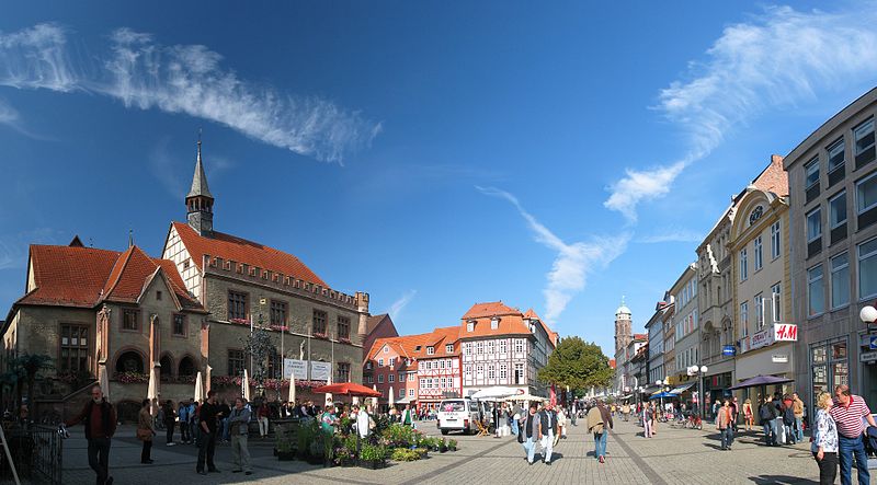 Soubor:Goettingen Marktplatz Oct06.jpg